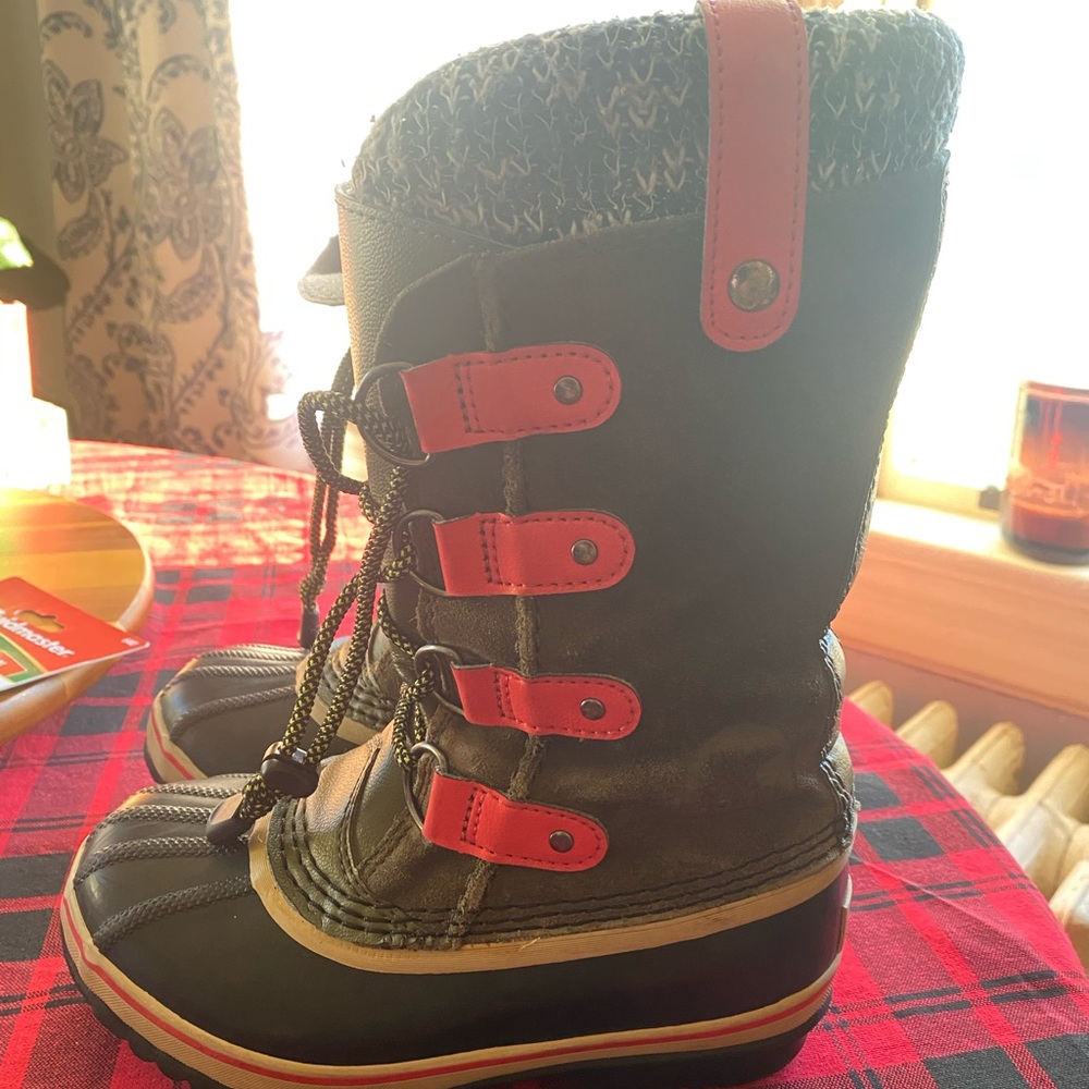 Sorel Joan of Arc girls boots.